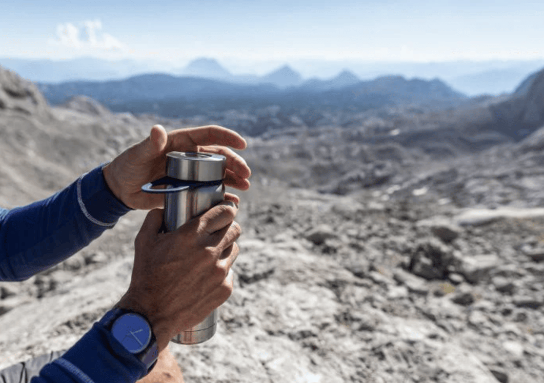 La Botella Térmica que Salvó Vidas en el Everest: Cuando el Frío Mata